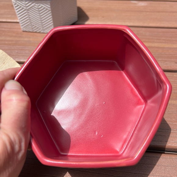 Set of two ceramic hexagon storage containers with wood lids with gasket - Picture 10 of 16